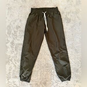 Olive green light weight Vuori Joggers - Medium